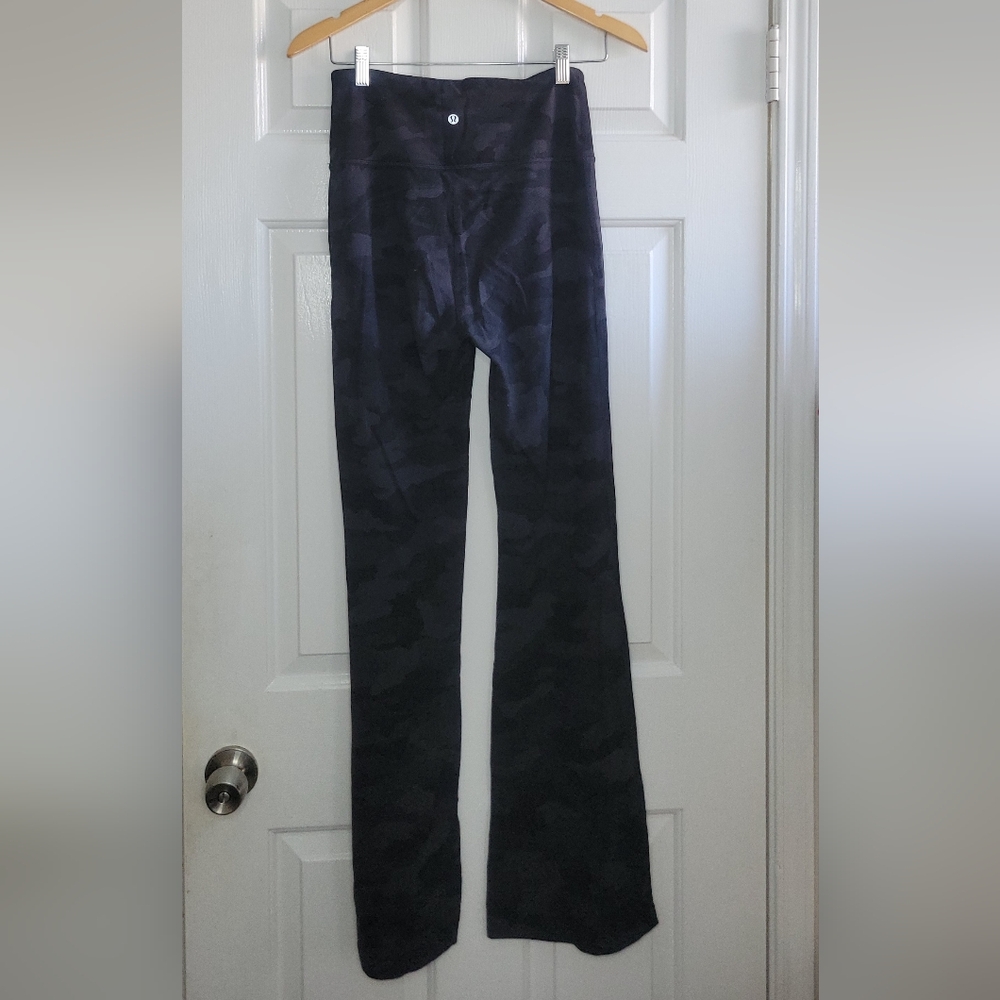 Lululemon Groove Flared Pants Size 8 - Picture 3 of 3
